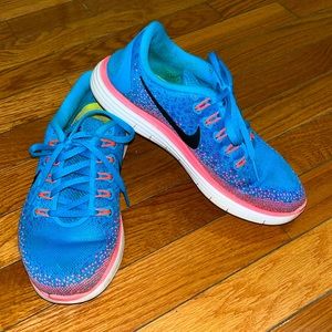 Nike Rn Distance Athletic Shoes